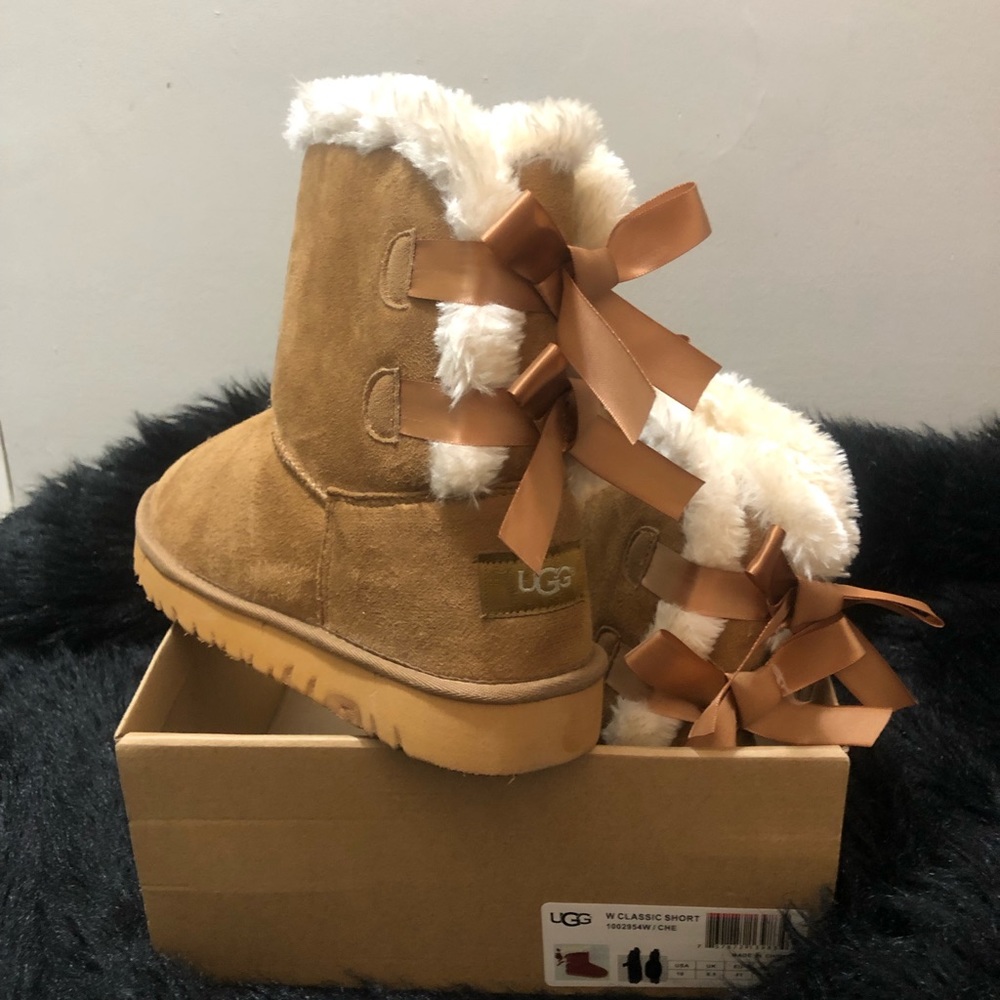 Boots!Uggs Bailey Bow II Tan Size 11 new in box with no lid #winterboots
